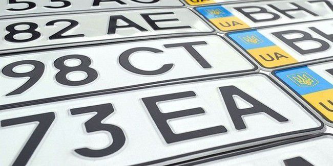 У Львові патрульні затримали серійного крадія автомобільних номерів