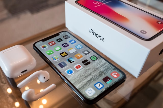 У Львові шахраї масово робили фальшиві iPhone