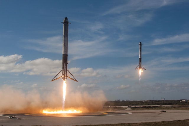 SpaceX вперше запустила в космос ракету з людьми