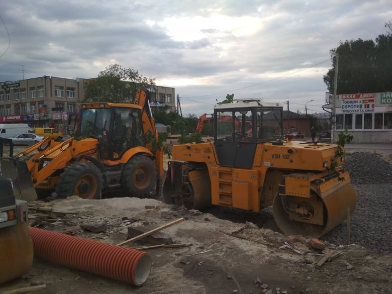 Триває реконструкція площі Вічевої