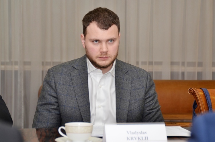 Вже від сьогодні українці зможуть літати за кордон