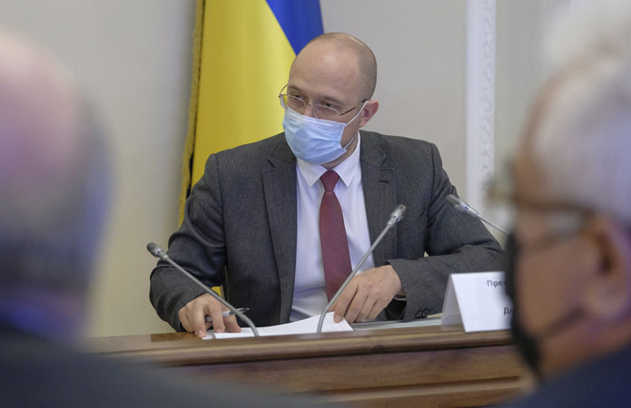 Кабмін може переглянути карантинні заходи в церквах