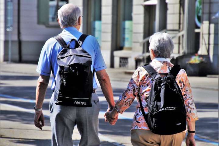 МОЗ пропонує запровадити в Україні “годину для літніх”
