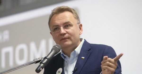 Мешканцям Львівщини радять не виходити з дому через сніг. У п’ятницю можуть оголосити вихідний