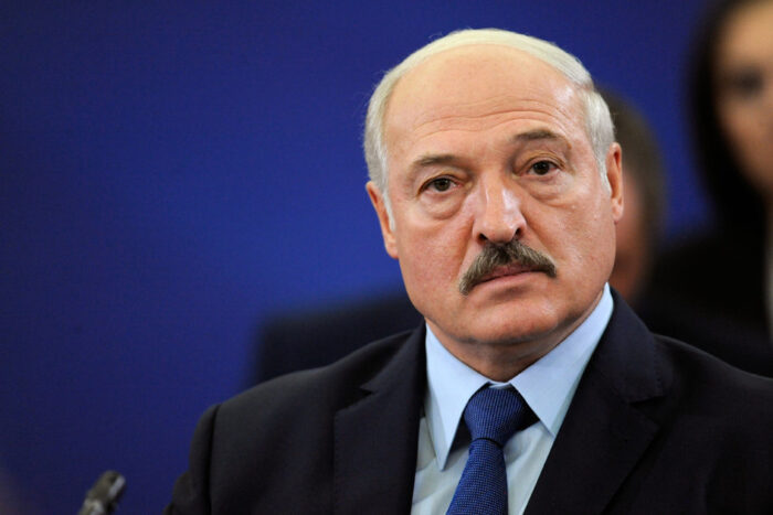 Лукашенко закликає відмовитись від смартфонів