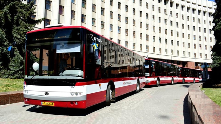 Кабмін заборонив роботу громадського транспорту в “червоній” зоні карантину