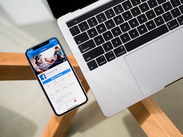 Facebook буде позначати пости про COVID-вакцини для боротьби з дезінформацією​