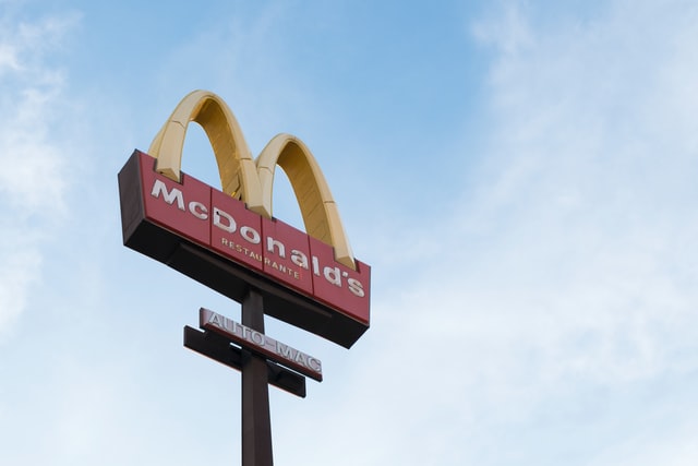 McDonald’s планує відкривати свої ресторани на заправках