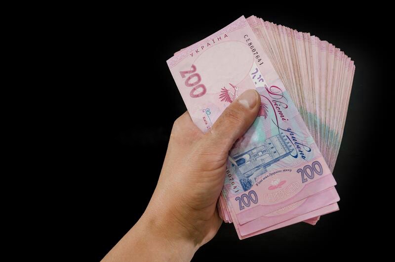 Рада планує прив’язати прожитковий мінімум до середньої зарплати​