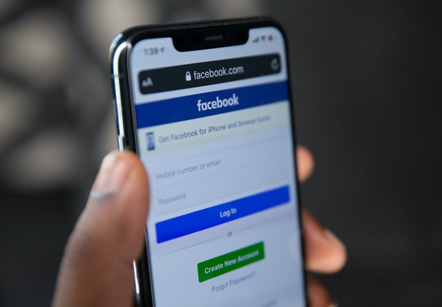 Facebook запускає штучний інтелект для модерації коментарів​