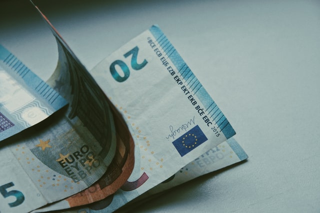 НБУ підвищив офіційний курс євро​