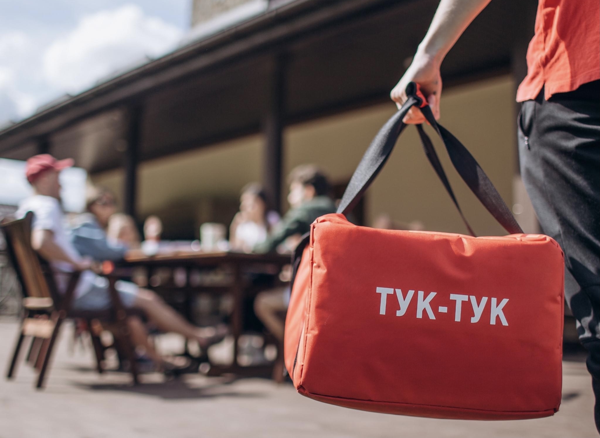 Робота в Золочеві. Служба доставки “Тук-Тук”  розширює свою команду.