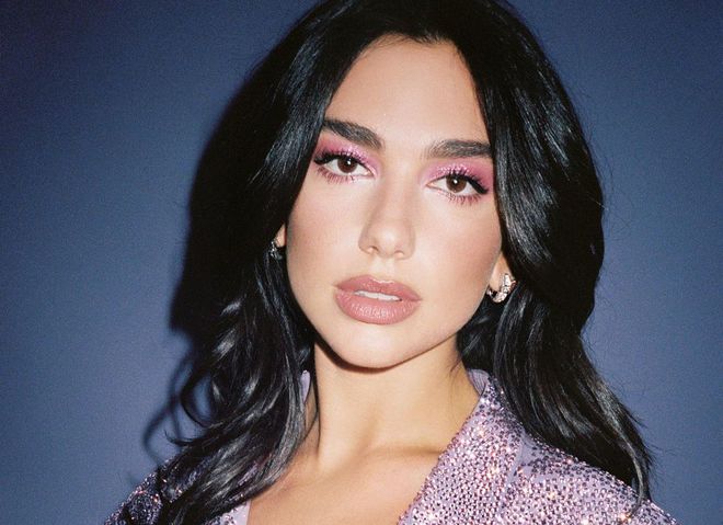 Дуа Ліпа знялася топлес для Vogue